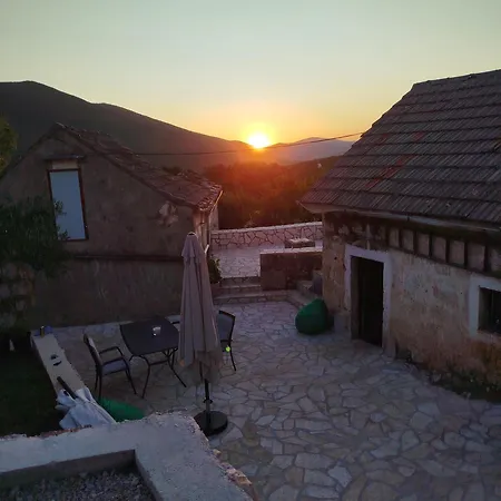 House Sara * Runovic